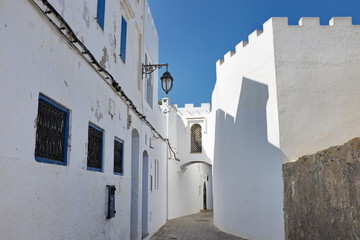 Fototapeta na wymiar Ruelles blanches et bleues, Maroc