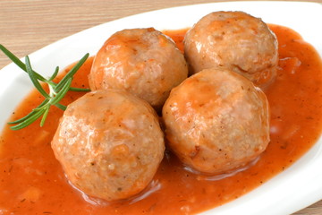 klopsy w sosie pomidorowym