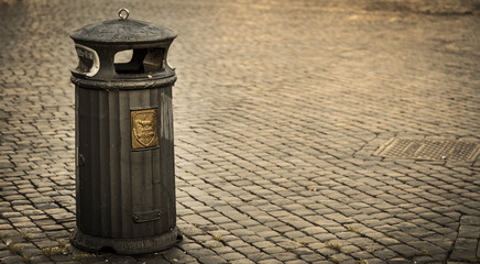 Roman Trash Can - 120411420