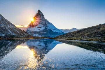 Küchenrückwand glas motiv Matterhorn Riffelsee und Matterhorn in den Schweizer Alpen