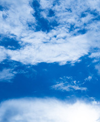 Nuvole con cielo azzurro