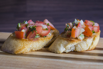 Bruschetta auf gerösteten Baguette 