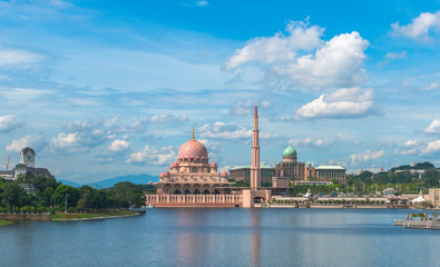 Putra Mosque and Malaysian Prime Minister's office, Perdana Putra in Putrajaya.