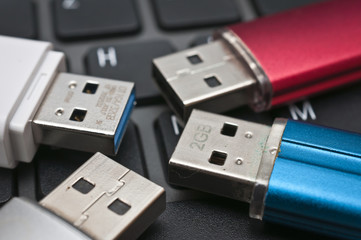 Tastatur und Speicherstifte