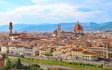 Fototapeta na wymiar Great view of Florence in Italy with the dome of the Duomo