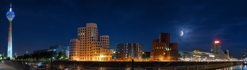 Düsseldorf Medienhafen Panorama bei Nacht © Simon