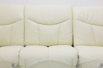 Fototapeta na wymiar 白いソファー