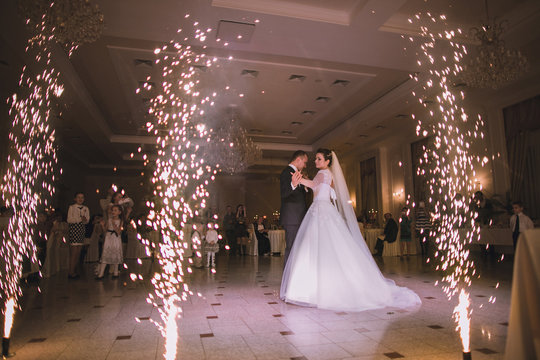 newlyweds danced their first dance