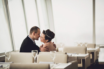Fototapeta premium happy couple hugging in a restaurant