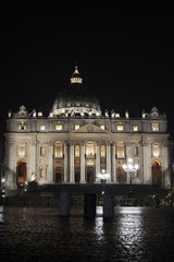Fototapeta na wymiar Basilica of Saint Peter at night in winter. Vatican