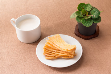 Sliced crispy bread in white ceramic dish.
