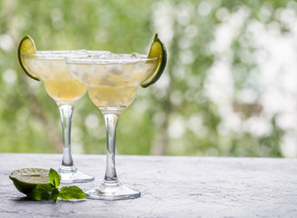 margarita cocktail with lime
