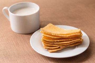 Fototapeta na wymiar Sliced crispy bread in white ceramic dish.