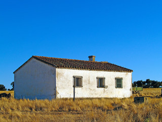 Fototapeta na wymiar Casa de campo en el Campo Charro