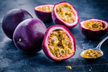 Zelfklevend Fotobehang ripe organic passion fruit © nblxer