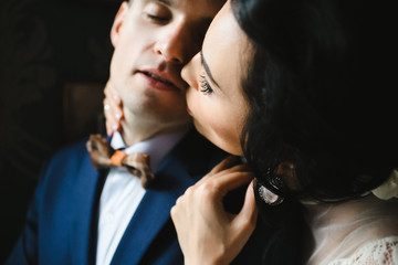 Naklejka premium Portrait of beautiful luxury newlyweds