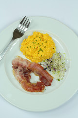 oeufs brouillés et bacon 12092016