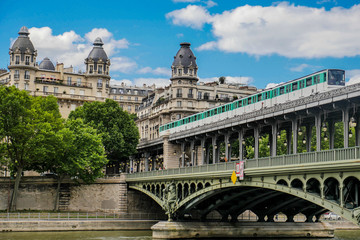 Pont de Bir Hakeim in Paris, France, bridge for Metro - obrazy, fototapety, plakaty