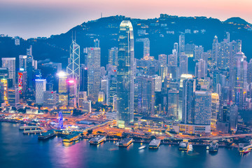 Obraz premium Night at the Victoria Harbor in Hong Kong city skyline