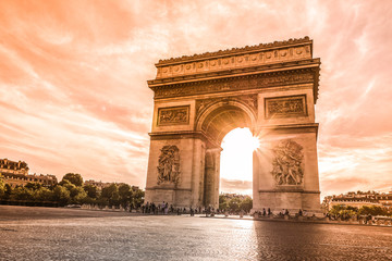 Fototapeta na wymiar Beautiful sunset over Arc de Triomphe, Paris