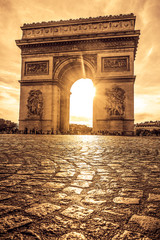 Fototapeta premium Beautiful sunset over Arc de Triomphe, Paris