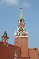 Fototapeta premium Moscow, Russia - July 27, 2016: Spasskaya tower of the Moscow Kremlin on the red square