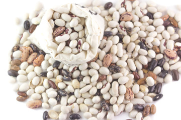 Fagioli misti secchi in un  sacchetto