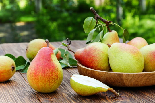 Ripe pears on a wooden table in the garden