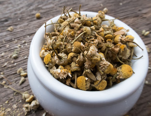 Fine dried chamomile