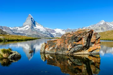 Fototapete Matterhorn Stellisee - schöner See mit Spiegelung des Matterhorns - Zermatt, Schweiz