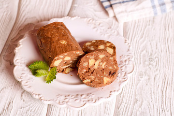 swiss roll with nuts