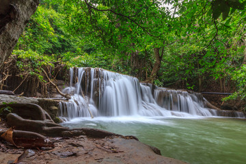 Obraz premium water fall in deep forest Thailand