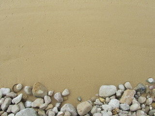 Fototapeta na wymiar Arrière plan sable et galets 