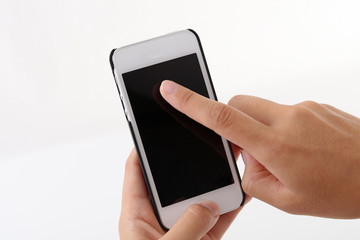スマートフォンを操作する手