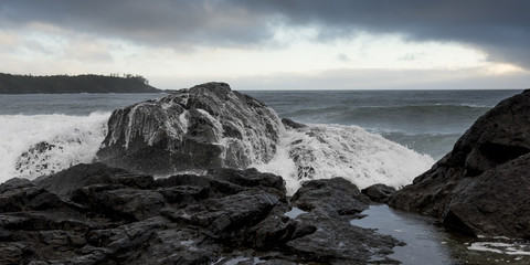 Wave splashing at coast, Pettinger Point, Cox Bay, Pacific Rim N