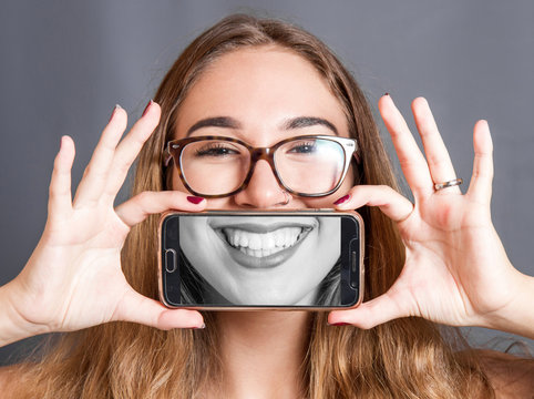 girl with smartphone that you take a picture to your smile
