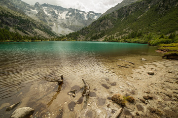 Fototapeta na wymiar lago alpino