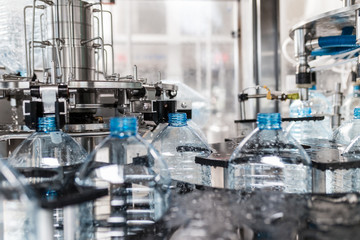 Water factory - Water bottling line for processing and bottling pure spring water into bottles.