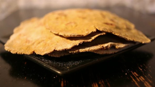 flatbreads on the black plate