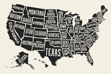 Foto op Plexiglas Posterkaart van de Verenigde Staten van Amerika met staatsnamen. Zwart-wit print kaart van de VS voor t-shirt, poster of geografische thema& 39 s. Handgetekende zwarte kaart met staten. vectorillustratie © foxysgraphic