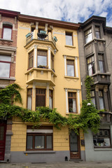 façade ancienne et ruelle à gand