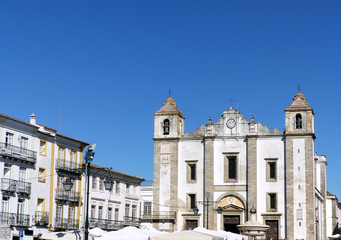 Obraz premium Church in Giraldo Square, Evora, Portugal