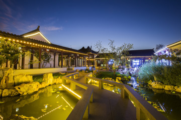 Fototapeta na wymiar Chinese traditional buildings at night