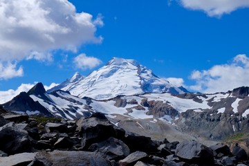 Fototapeta na wymiar Icy mountain top and rocks. Cascade Mountains. Mount Baker National Forest. Seattle. Washington. USA