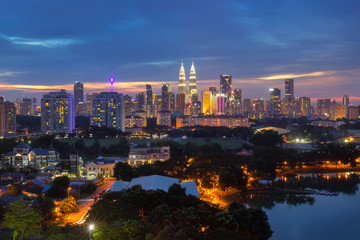 Fototapeta premium Kuala Lumpur city skyline in sunset