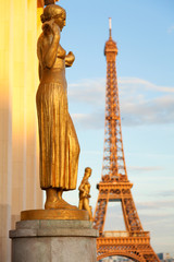 Fototapeta na wymiar Eiffel Tower from Trocadero at sunset - everything seems golden,