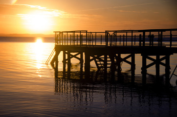 Fototapeta na wymiar Sunrise with a jetty in front