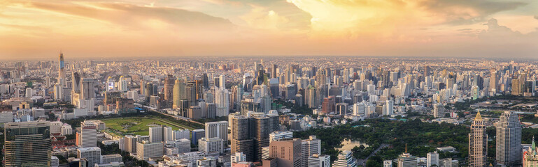 Fototapeta na wymiar View poit of Bangkok from Mahanakorn tower