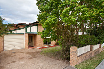 Fototapeta premium a beautiful house with a yard and an entrance to the garage 