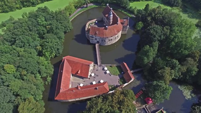 Luftaufnahme der historischen Burg Vischering in Luedinghausen, Deutschalnd